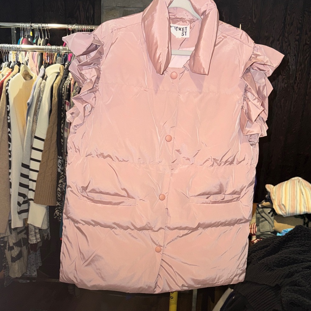 NWOT Blush Pink  Ruffled Puffer Vest sz L